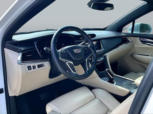 Used 2017 Cadillac XT5 Luxury w/ Driver Awareness Package FWD image 16