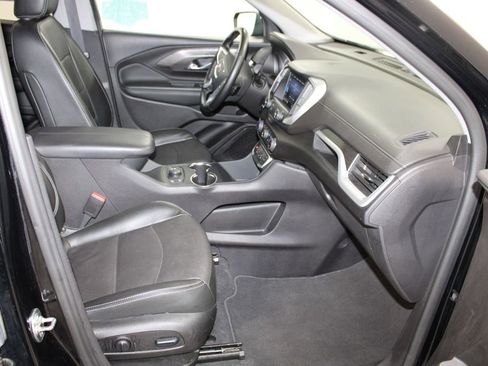 Used 2024 GMC Terrain SLT image 28