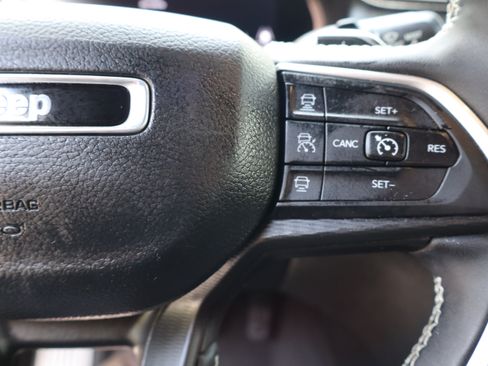 Used 2023 Jeep Grand Cherokee Altitude RWD image 31