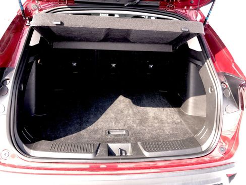 Used 2025 Chevrolet Trax LT w/ LT Convenience Package image 9