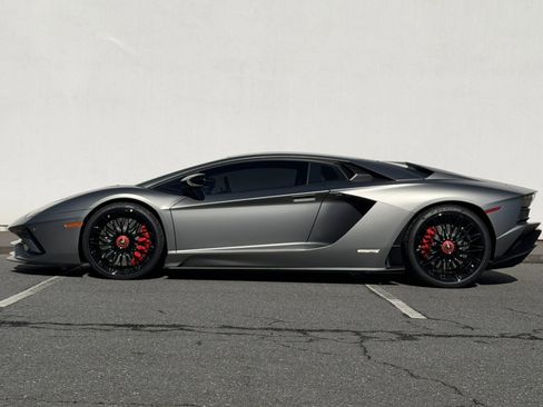 Used 2018 Lamborghini Aventador S image 6