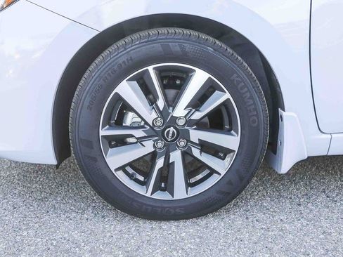 Used 2025 Nissan Versa SV w/ Trunk Package image 11