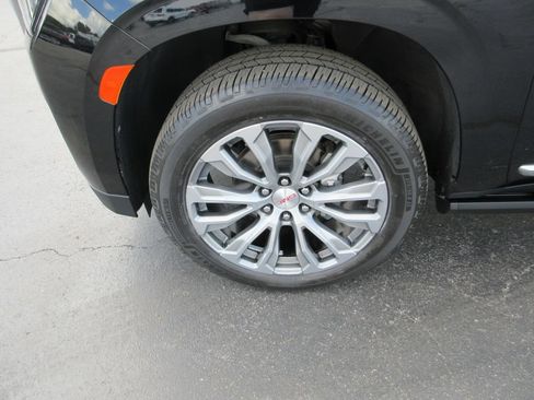Used 2021 GMC Yukon Denali w/ Denali Premium Package AWD/4WD image 14