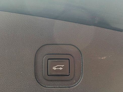 Used 2017 Chevrolet Equinox Premier w/ Enhanced Convenience Package AWD/4WD image 18
