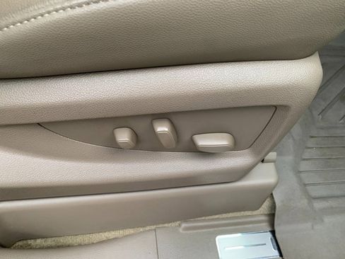 Used 2018 Chevrolet Suburban LT w/ Luxury Package AWD/4WD image 12