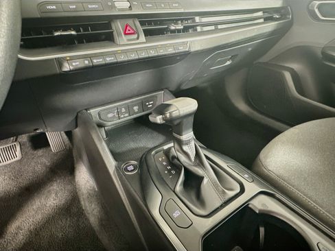 Used 2025 Kia K4 FWD image 24