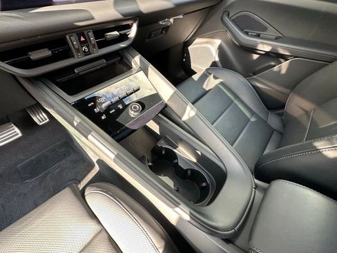 Used 2025 Porsche Macan Electric image 27