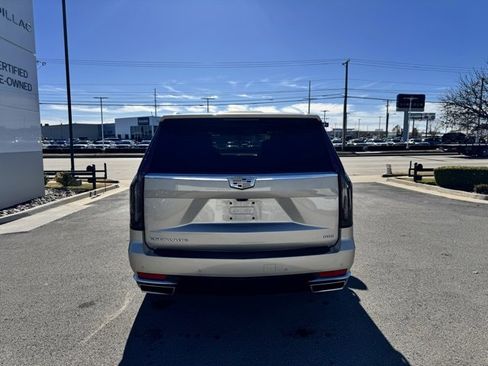 Used 2023 Cadillac Escalade Premium Luxury Platinum image 4