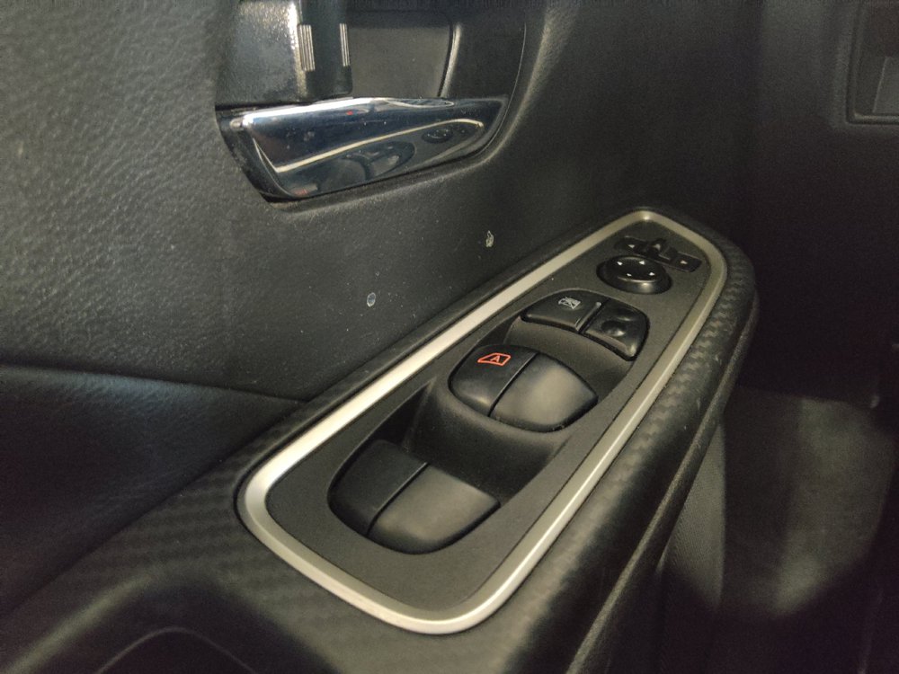 Used 2020 Nissan Versa SR FWD image 27