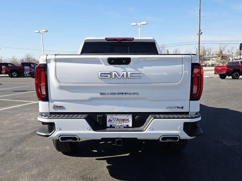 Used 2025 GMC Sierra 1500 AT4 w/ AT4 Premium Package image 4
