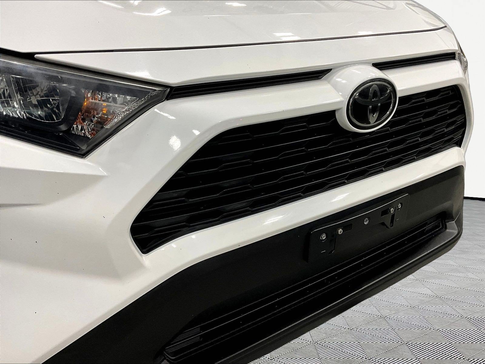 Used 2019 Toyota RAV4 LE w/ All Weather Liner Package FWD image 33