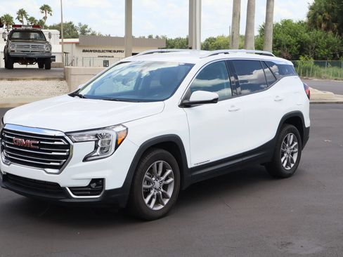 Used 2024 GMC Terrain SLT FWD image 3