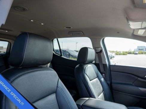 Used 2023 GMC Acadia SLT image 13