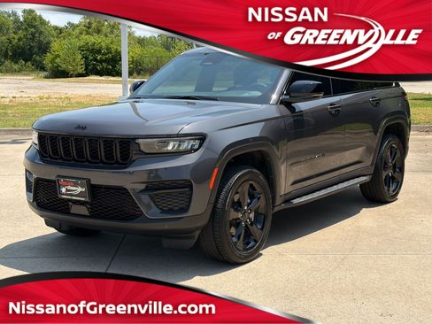 Used 2025 Jeep Grand Cherokee Altitude w/ Trailer Tow Package AWD/4WD image 1