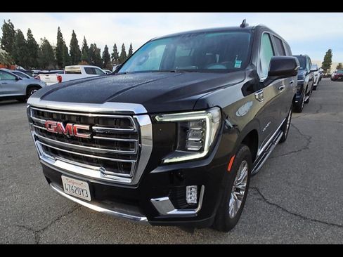 Used 2024 GMC Yukon XL SLT w/ SLT Luxury Package image 3