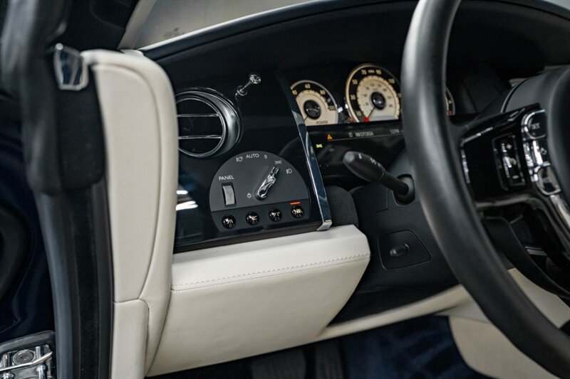 Used 2015 Rolls-Royce Wraith RWD image 29