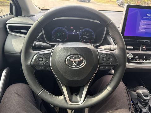 Used 2026 Toyota Corolla Cross XLE w/ Convenience Package FWD image 18