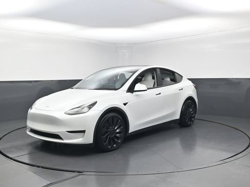 Used 2022 Tesla Model Y Performance AWD/4WD image 16
