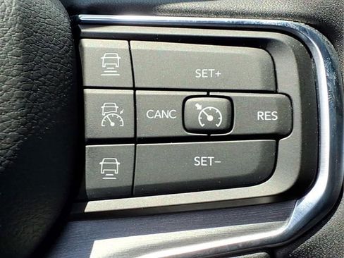 Used 2024 Jeep Wagoneer L Series II AWD/4WD image 33