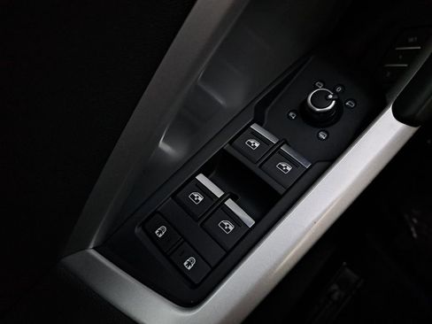 Used 2024 Audi Q3 2.0T Premium image 26