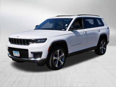 Used 2025 Jeep Grand Cherokee L Limited w/ Trailer Tow Package AWD/4WD image 3