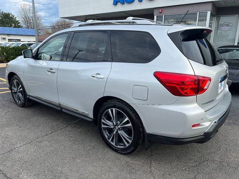 Used 2018 Nissan Pathfinder Platinum AWD/4WD image 12