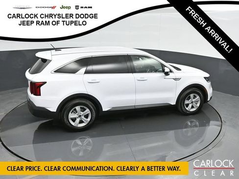 Used 2023 Kia Sorento LX image 59