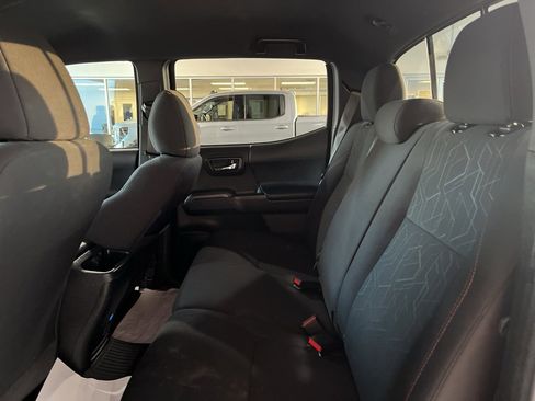 Used 2020 Toyota Tacoma TRD Off-Road image 13