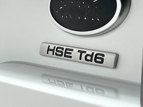 Used 2017 Land Rover Discovery HSE AWD/4WD image 45