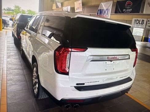 Used 2022 GMC Yukon XL Denali image 3