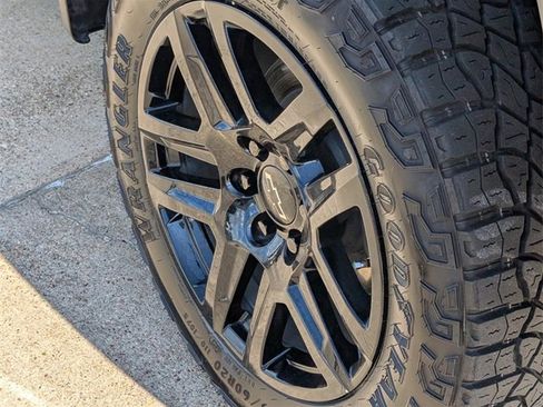 Used 2024 Chevrolet Silverado 1500 Custom Trail Boss image 9