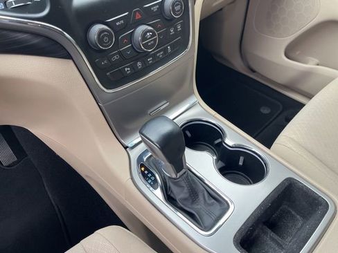 Used 2021 Jeep Grand Cherokee Laredo image 27