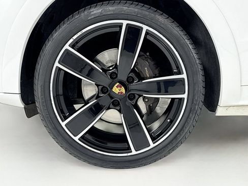 Certified 2023 Porsche Cayenne Platinum Edition AWD/4WD image 33