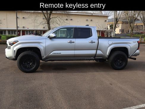 Used 2025 Toyota Tacoma TRD Sport image 3