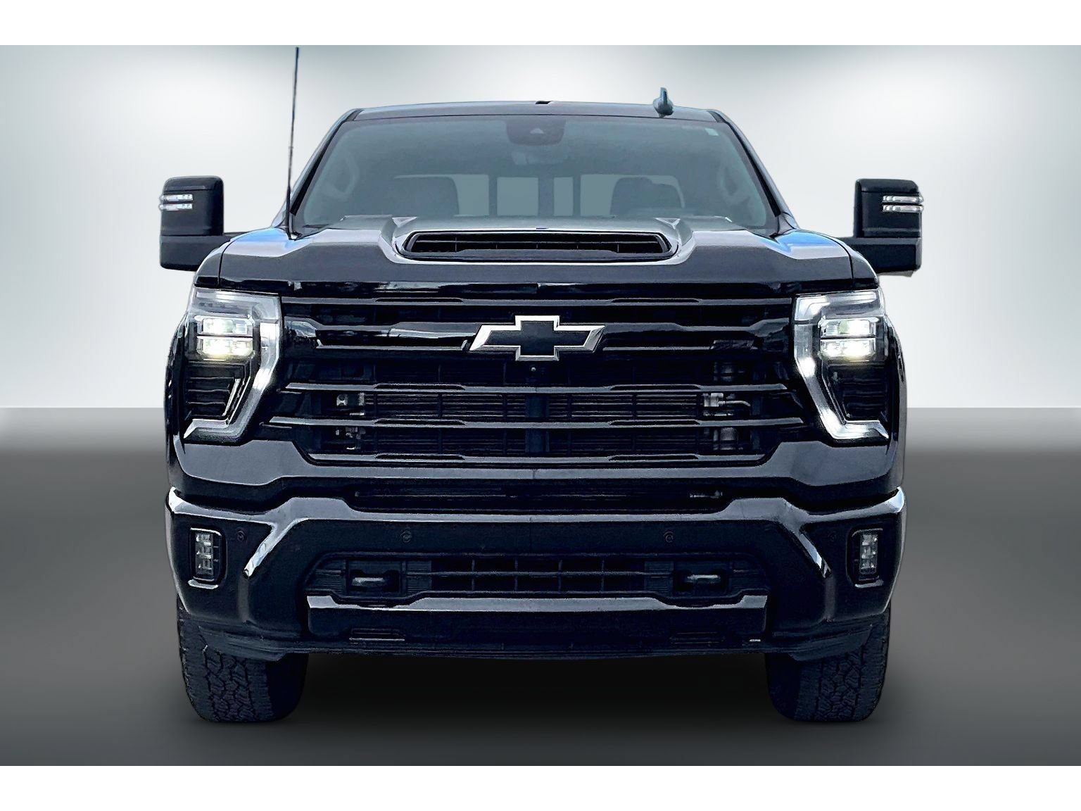 Used 2024 Chevrolet Silverado 2500 LTZ w/ LTZ Plus Package AWD/4WD image 2