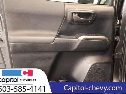 Used 2018 Toyota Tacoma TRD Sport AWD/4WD image 30