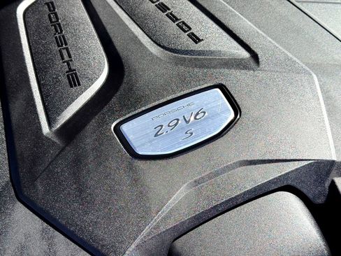 Used 2021 Porsche Cayenne S image 4