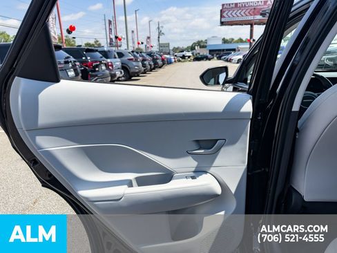 Used 2025 Hyundai Kona SEL FWD image 11