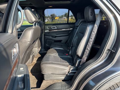 Used 2018 Ford Explorer Platinum AWD/4WD image 35