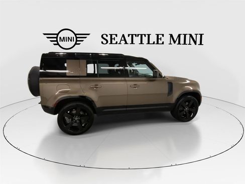Used 2024 Land Rover Defender 110 X-Dynamic SE image 12