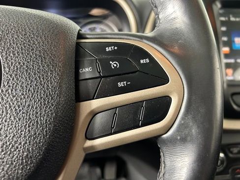 Used 2018 Jeep Cherokee Limited AWD/4WD image 24