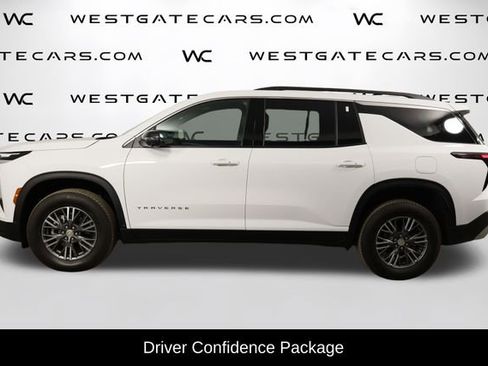 Used 2026 Chevrolet Traverse LT w/ Driver Confidence Package image 5