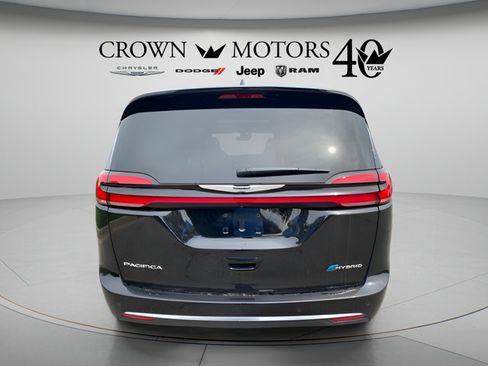 Used 2025 Chrysler Pacifica Pinnacle FWD image 11