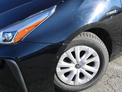 Used 2022 Toyota Prius LE image 4