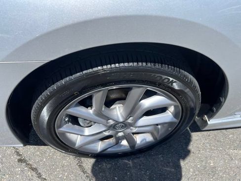 Used 2014 Nissan Sentra SR w/ SR Driver Package FWD image 9