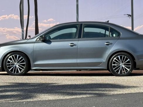 Used 2016 Volkswagen Jetta Sport FWD image 5