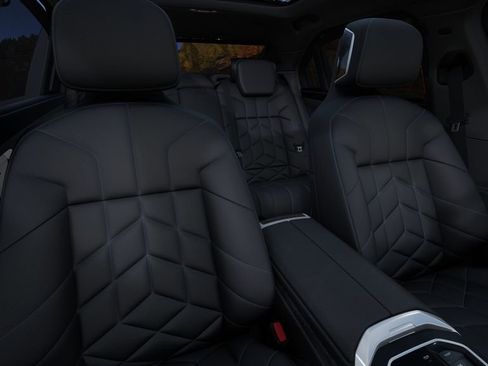 Used 2025 BMW i7 eDrive50 image 38