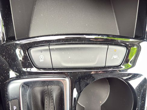 Used 2025 Chevrolet Trax LT w/ Driver Confidence Package image 33