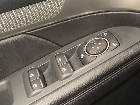 Used 2018 Ford Explorer XLT w/ Equipment Group 201A FWD image 27
