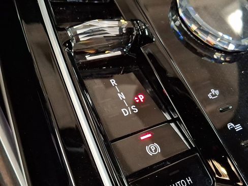 Certified 2023 BMW 760i xDrive image 12